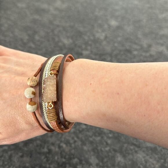 FRANCESCA’S DRUZY RHINESTONE MULTI LAYERED MAGNET CLOSURE BRACELET - Picture 5 of 6